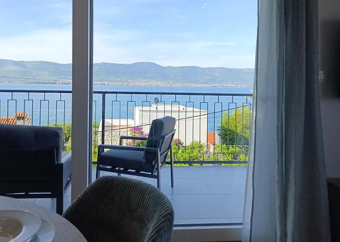 Luxury Nicole 2 Τρογκίρ