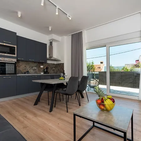 Luxury Nicole 2 * Trogir