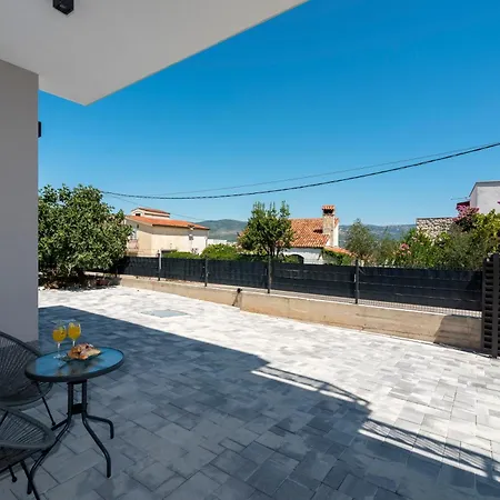 Luxury Nicole 2 تروغير