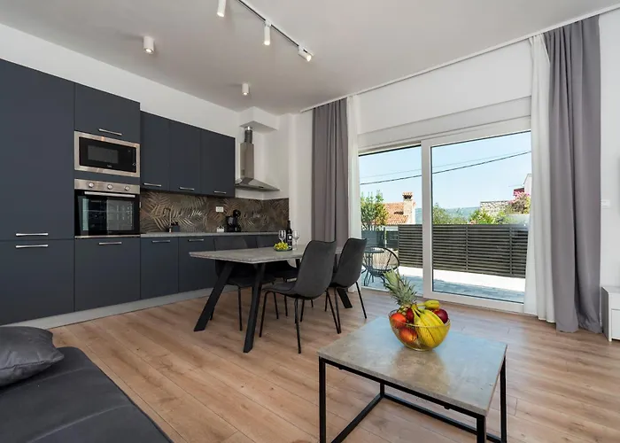 Luxury Nicole 2 * Trogir